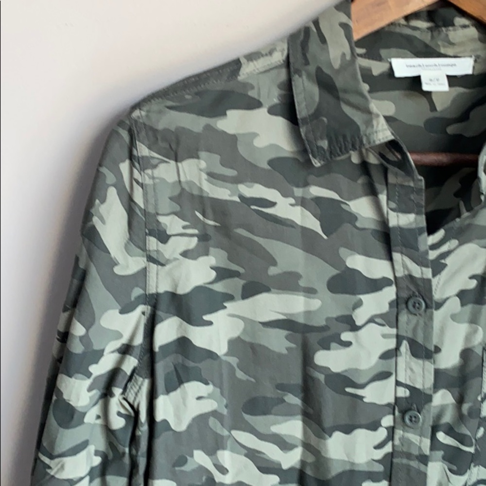 BeachLunchLounge Alana Camo Button Down S - Picture 4 of 6